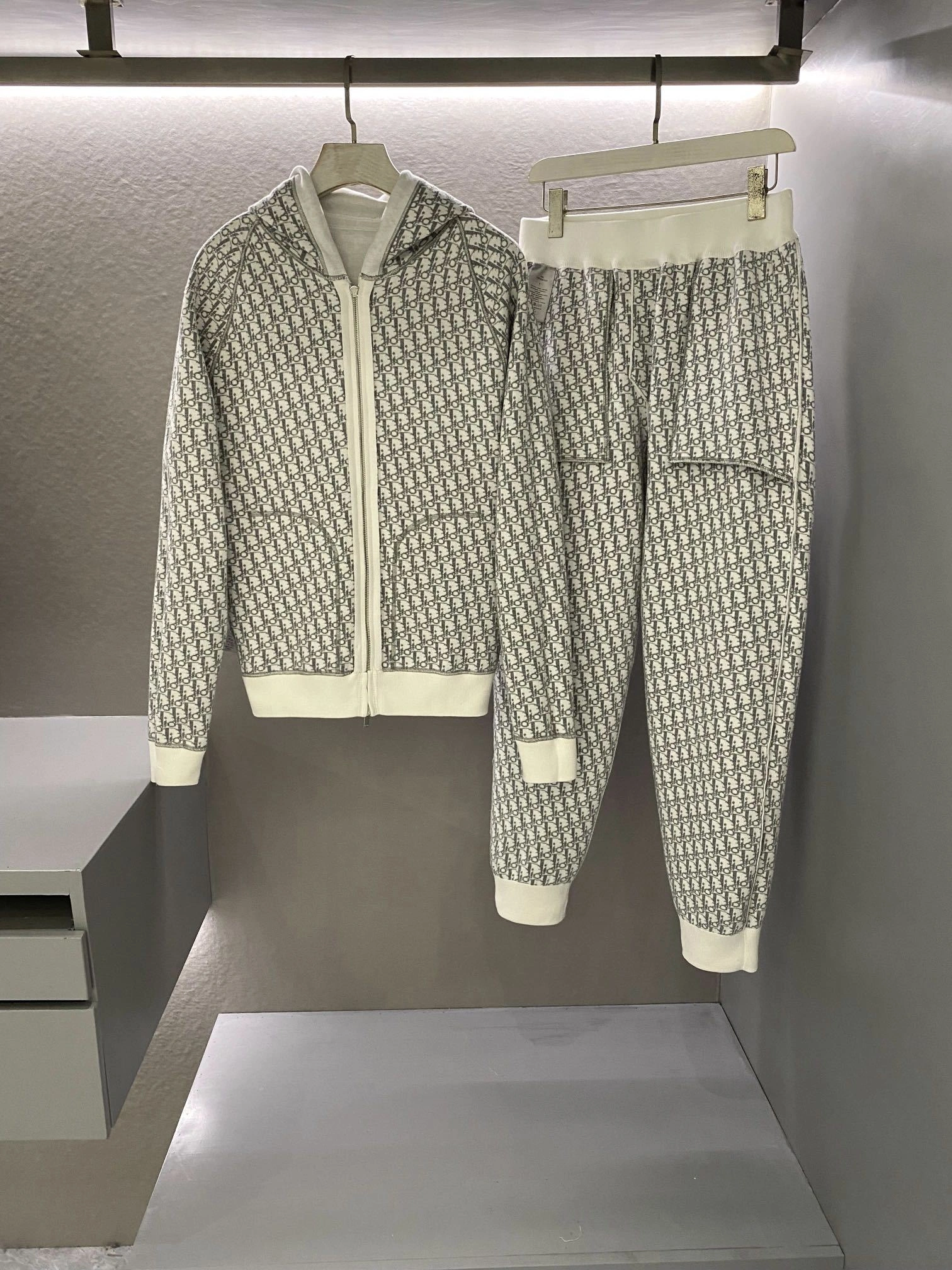 wg.luxury-- 4ior Oblique embroidery suit item:D-F000J2599